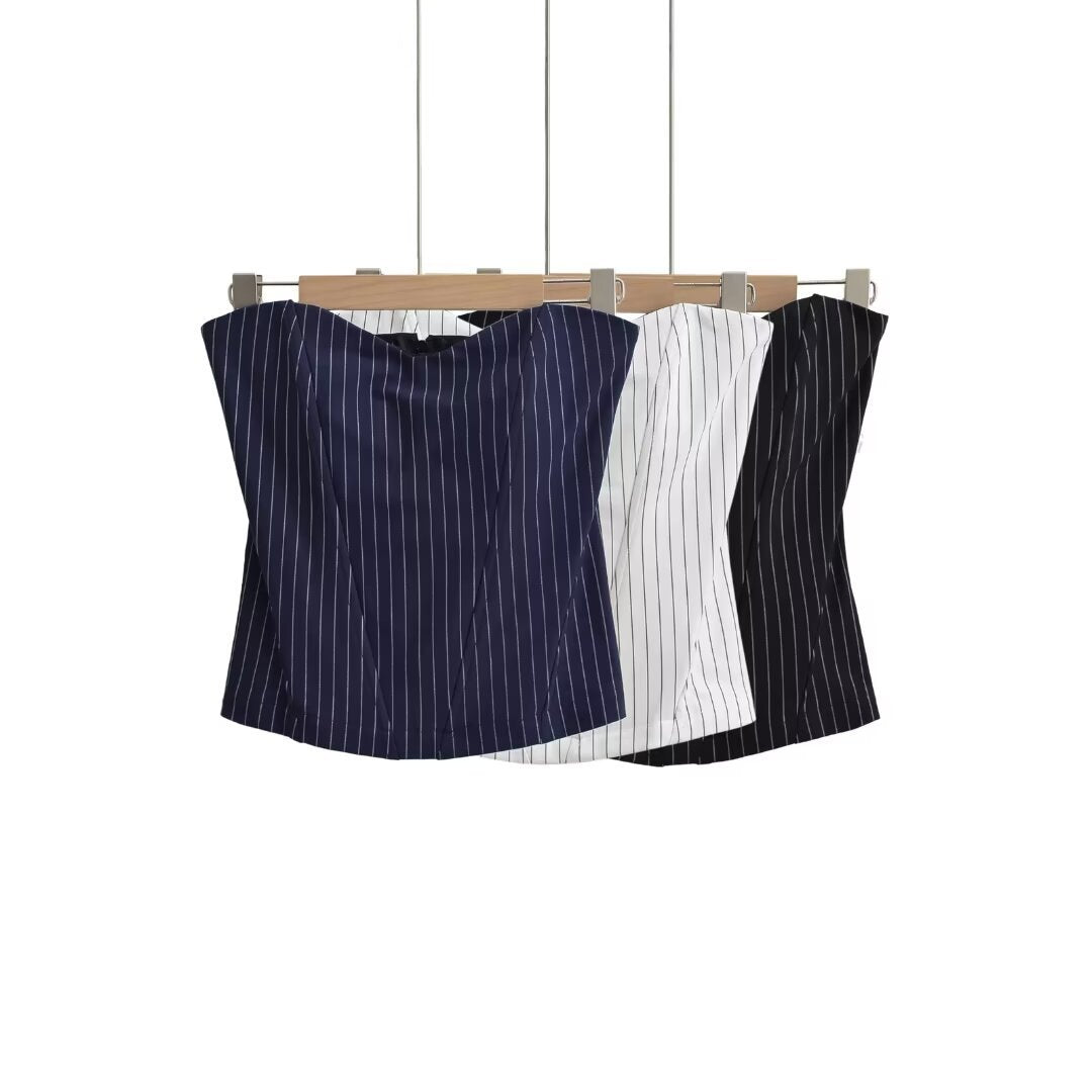 Dame cropped top med diskret stribemønster og flot V-hals Stilla