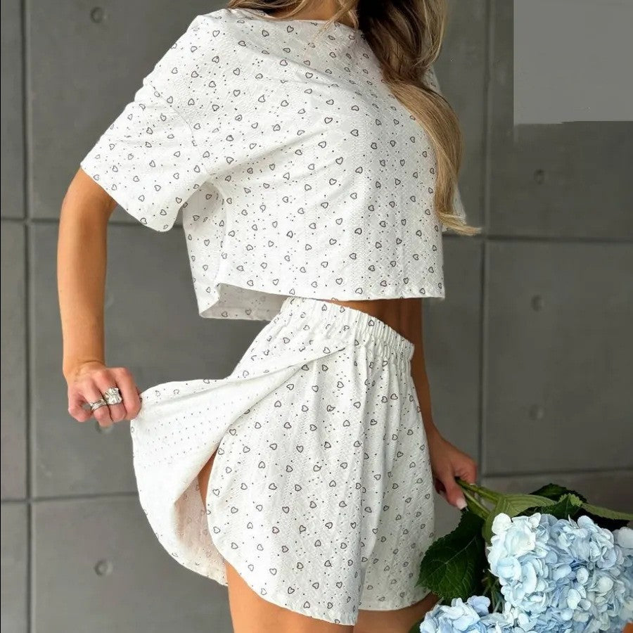 Dame afslappet og luftigt let kortærmet sæt med V-hals og hjertemotiv Stilla