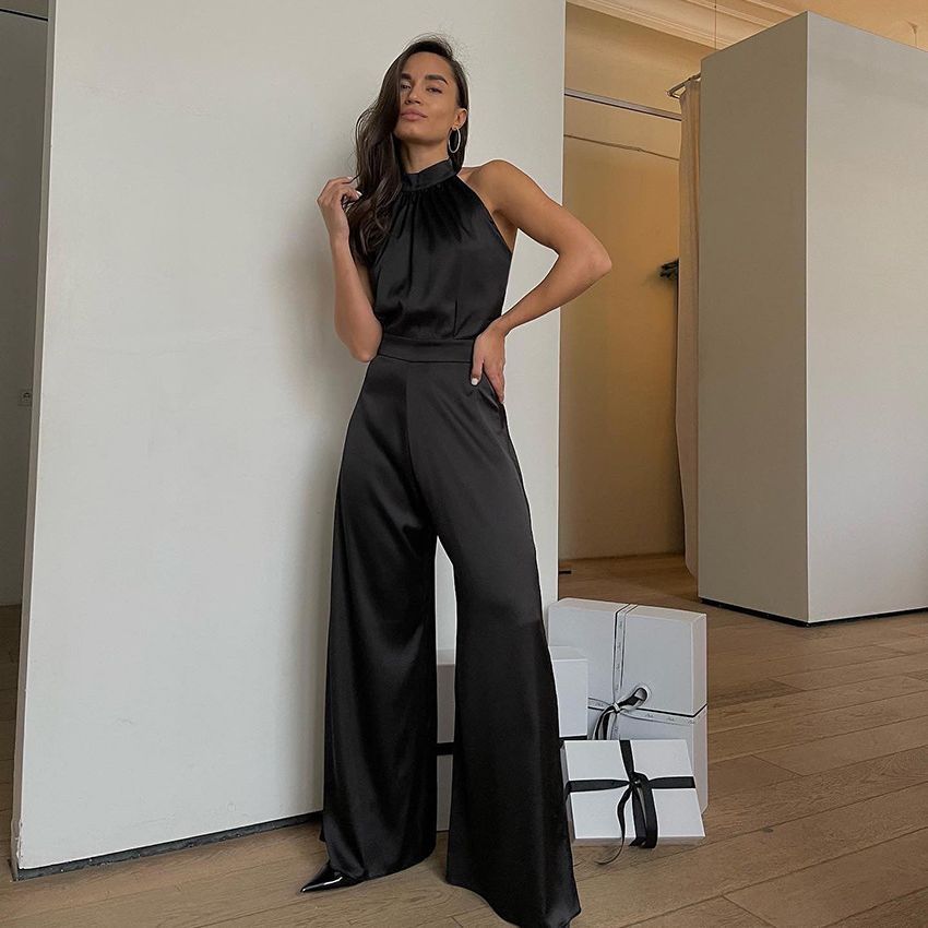Dame Elegant Jumpsuit med svingende, højtstående design og luksuriøs satin-finish Stilla