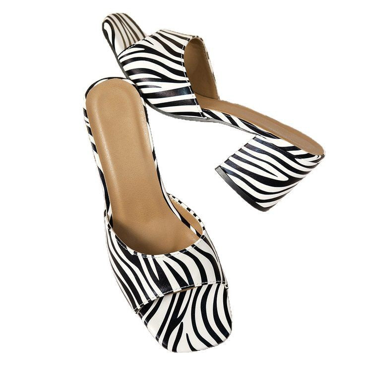 Dame Åbne Sling-Pantoletten med trendy Zebra-design og komfortabel blokhæl Stilla
