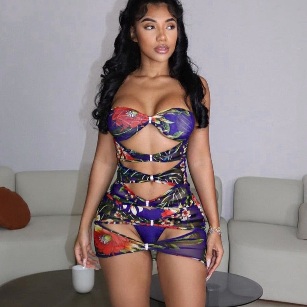 Dame Cut-Out Minikjole med floral design og forførende binde-elementer Stilla