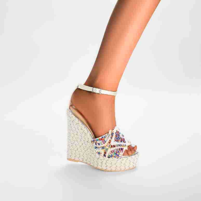 Dame dekoreret kile sandaler med justerbar ankelrem Stilla