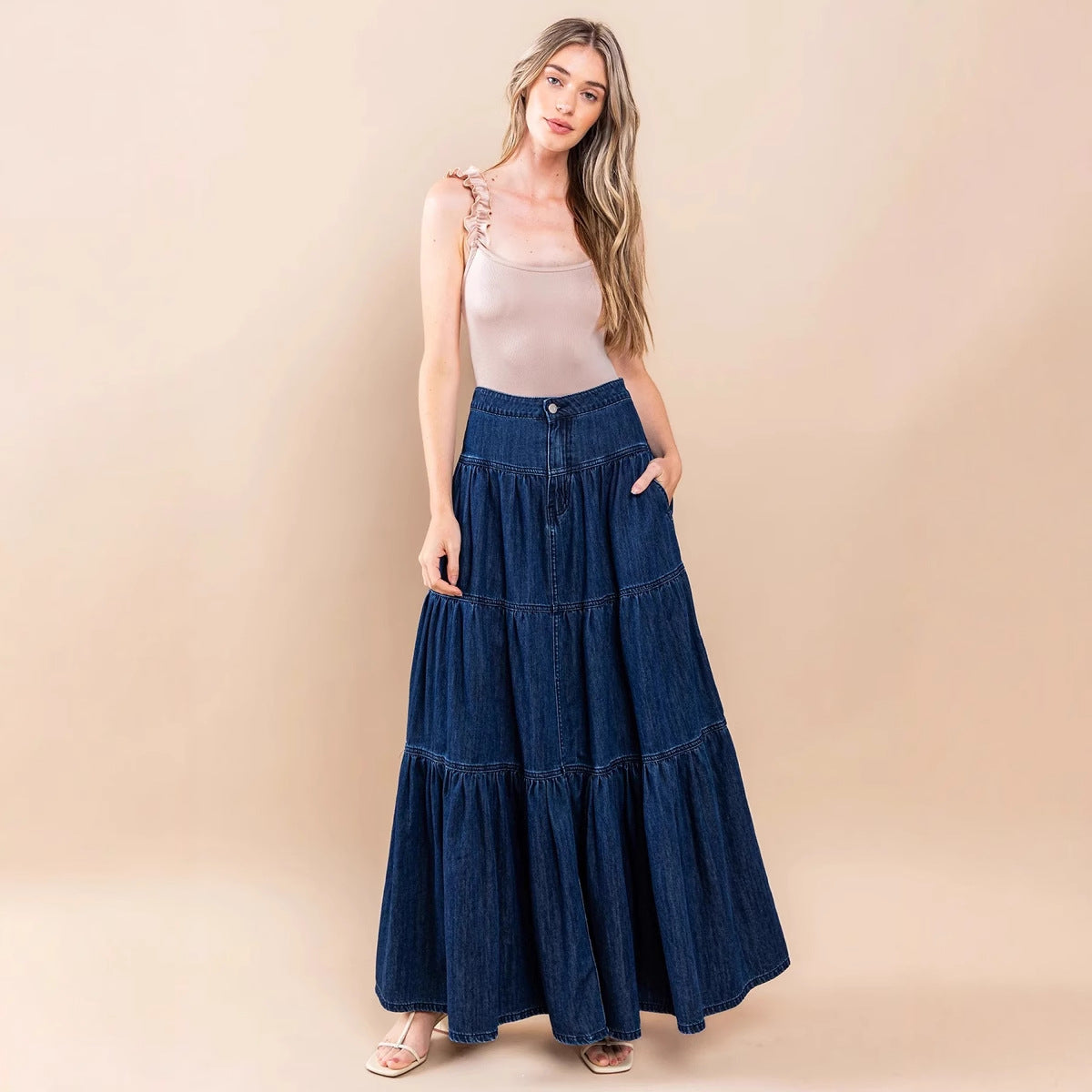 Dame Denim Maxikjole i Boho-stil med volumniøst skørt og flæser Stilla