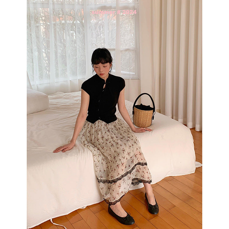 Dame elastisk top med høj opretstående krave og fine knapdetaljer Stilla