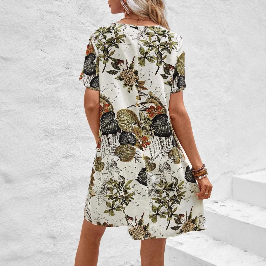 Dame afslappet blomsterkjole med elegant snit Stilla