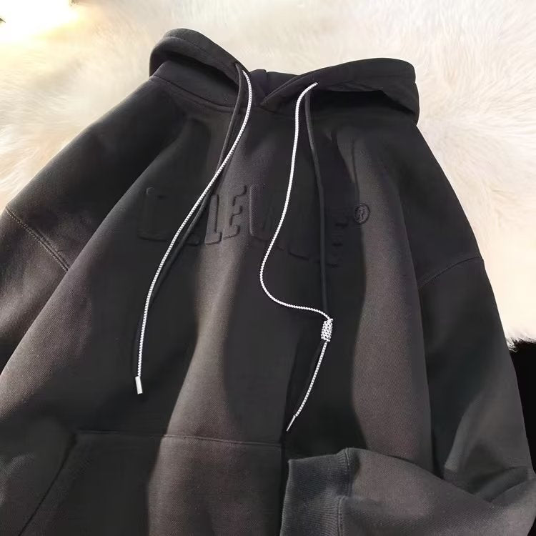 Dame Cozy Hættebluse med struktureret overflade og stilfuldt frontlogo Stilla