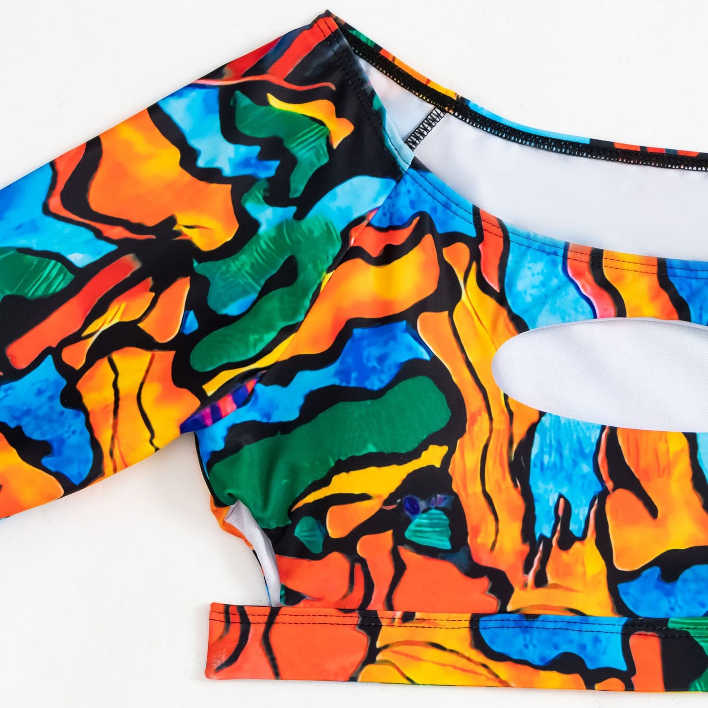 Dame Crop-Top og Slip-Sæt i kreativt design med udskæring og lange ærmer Stilla