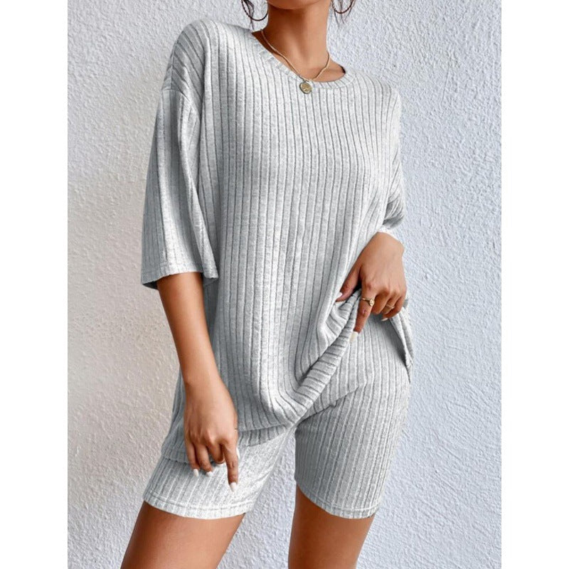 Dame afslappet fritidssæt med stribet top og shorts Stilla