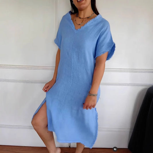 Dame afslappet linnedress med V-udskæring og ujævn kant Stiila