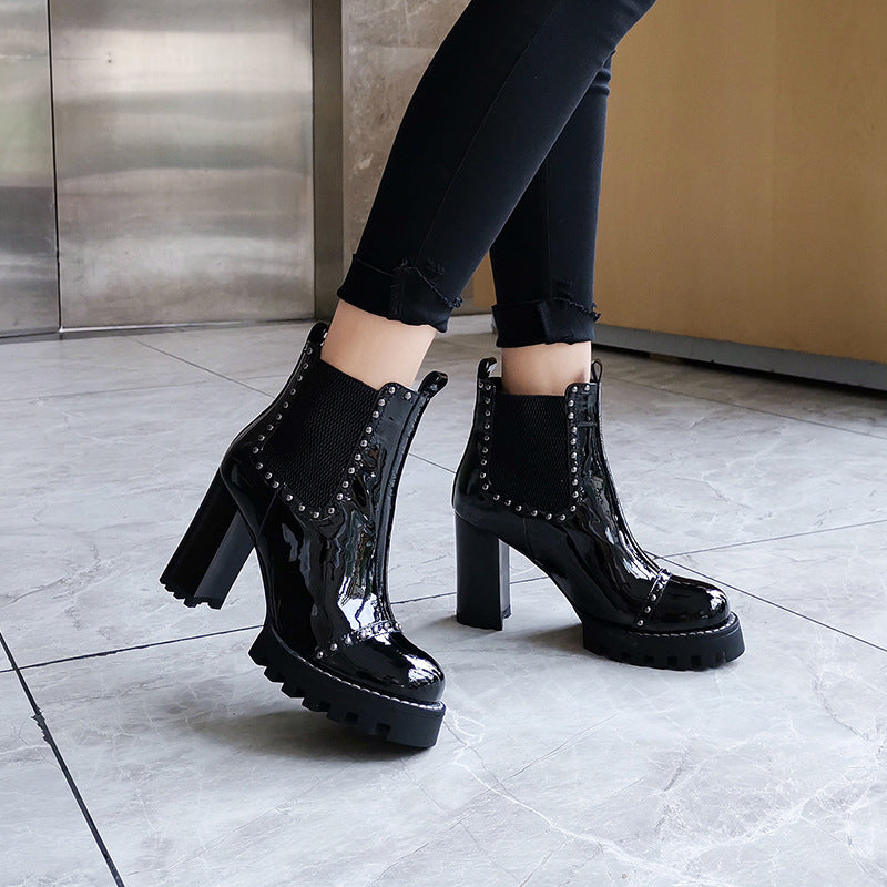 Femme Chunky Heel Chelsea Boots med nitte dekoration Stilla