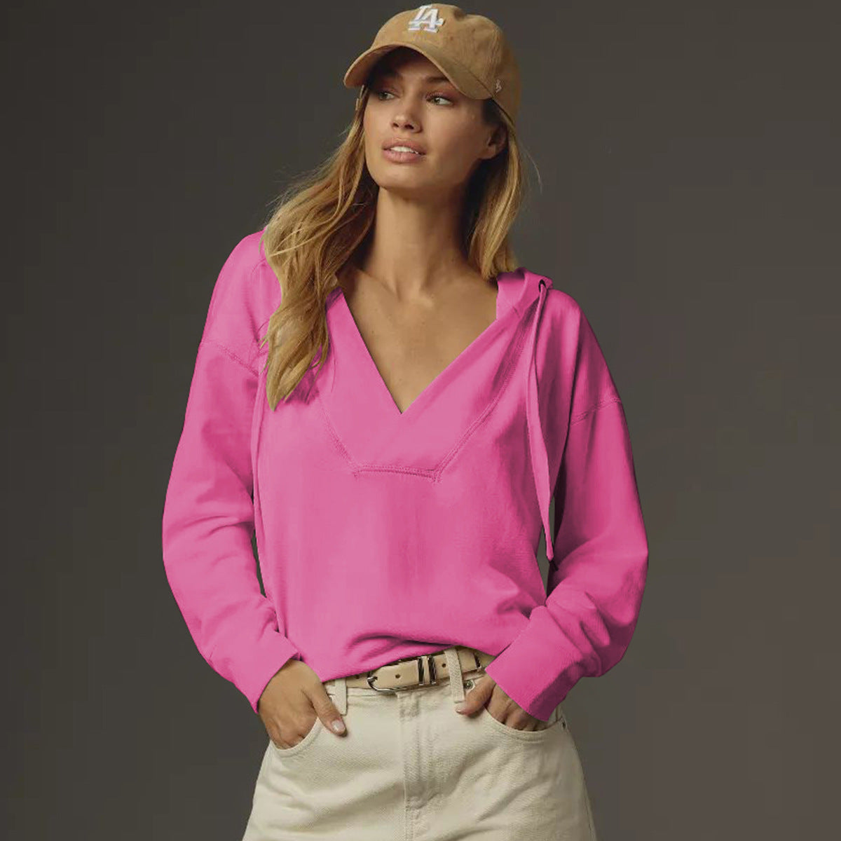 Dame afslappet hoodie med dyb V-udskæring og kontrasterende syninger Stilla