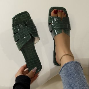 Dame åbne mules med moderne rem-design og komfortabelt fodbedd Stilla