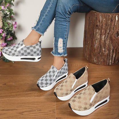 Dame komfortable slip-on sneakers med sporty design og åndbart overmateriale Stilla