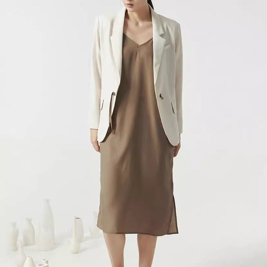 Dame elegant blazer-kjole kombination med raffineret snit og diskrete detaljer Stilla