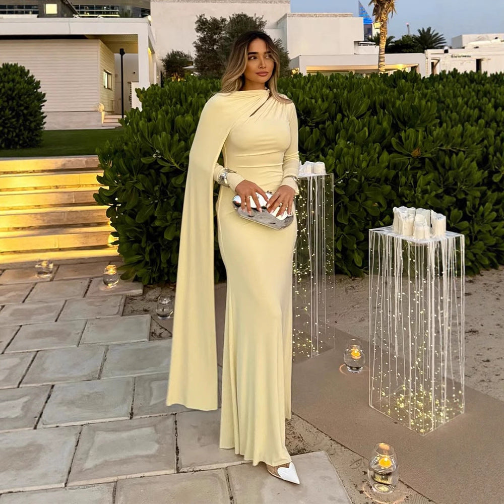 Dame elegant aftenkjole med asymmetrisk kappe Stilla