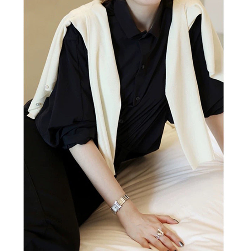 Dame afslappet bluse med ballonformet snit og elegant knaplukning Stilla