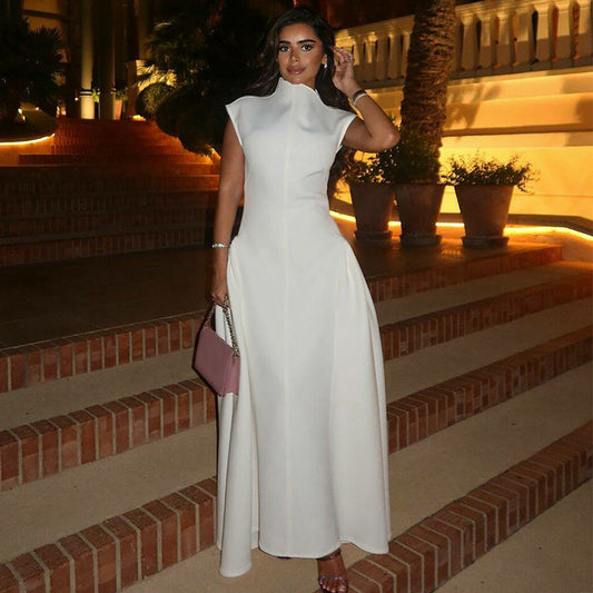 Dame Elegant aftenkjole med høj krave og struktureret skørt Stilla