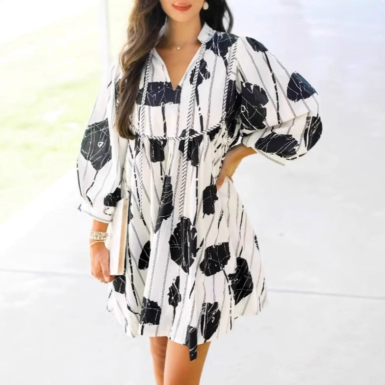 Dame afslappet blusekjole med blomstermønster og udskåret snit Stilla