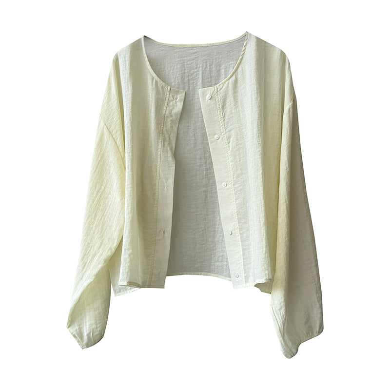 Dame afslappet bluse med knapdetaljer og let stof Stilla