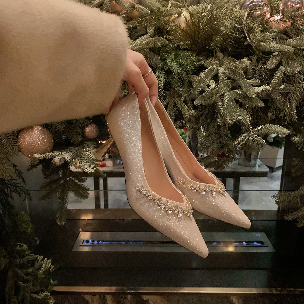 Dame elegant fløjl spidse hæle med rhinsten-accenter Stilla