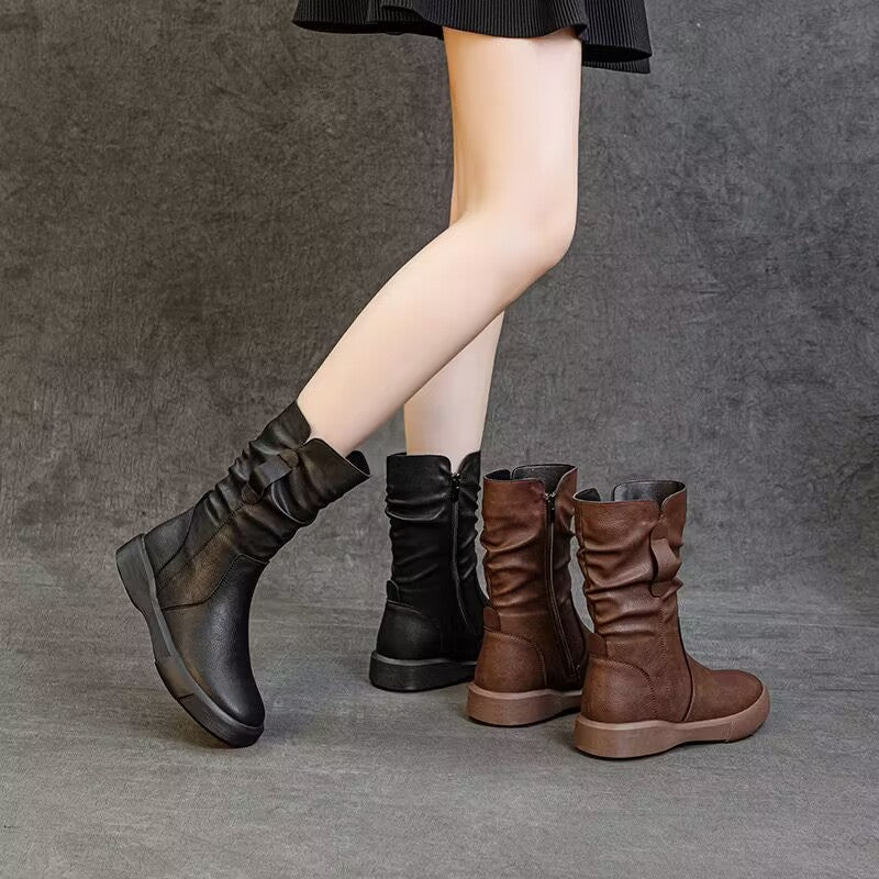 Dame afslappede støvletter med sidelukning og moderne plisseret design Stilla