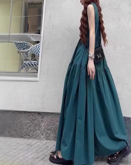 Dame afslappet maxikjole med voluminøs nederdel og asymmetrisk design Stilla