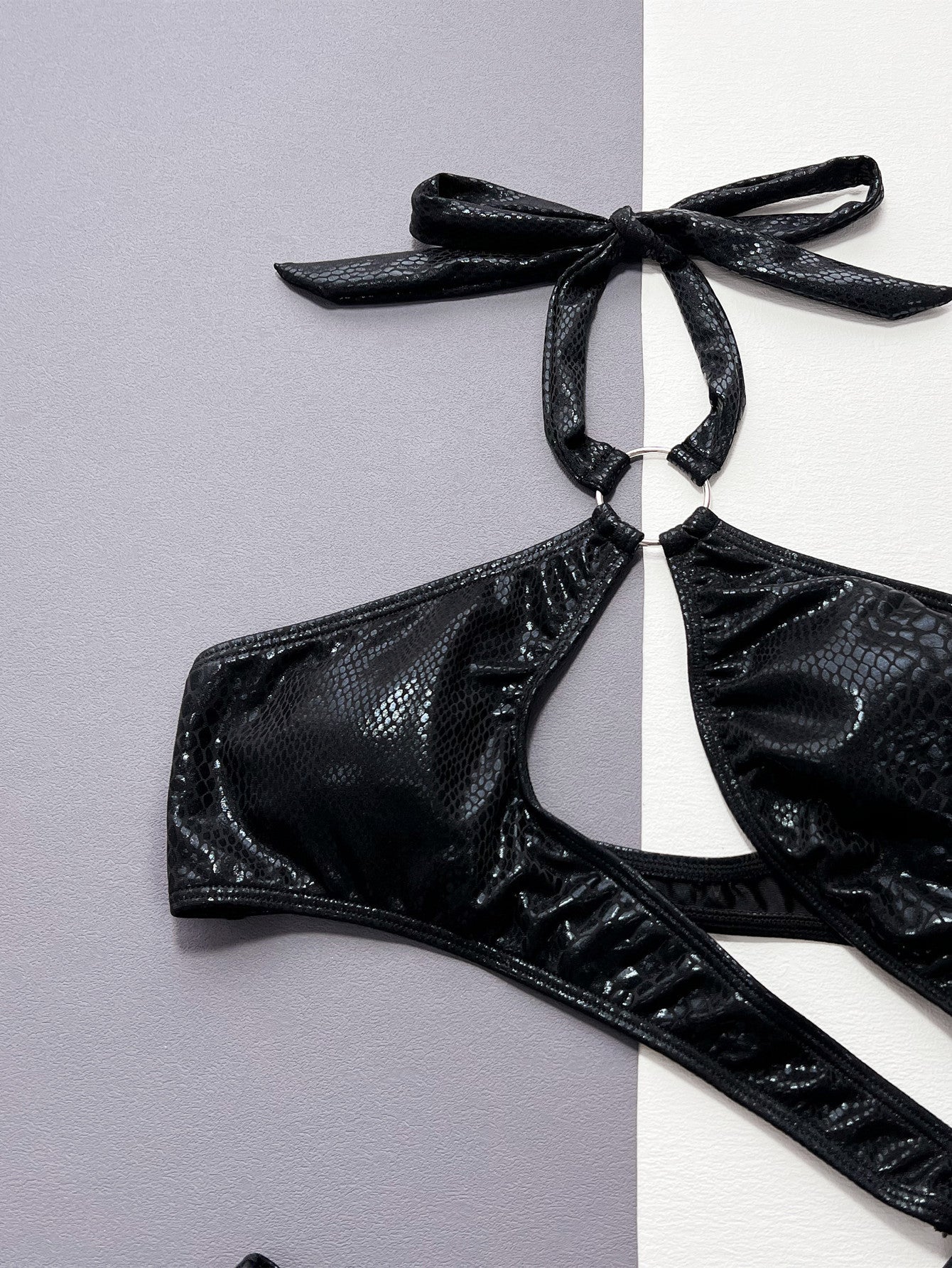 Dame Cut-Out Badedragt med spændende ringdetalje og skimrende design Stilla