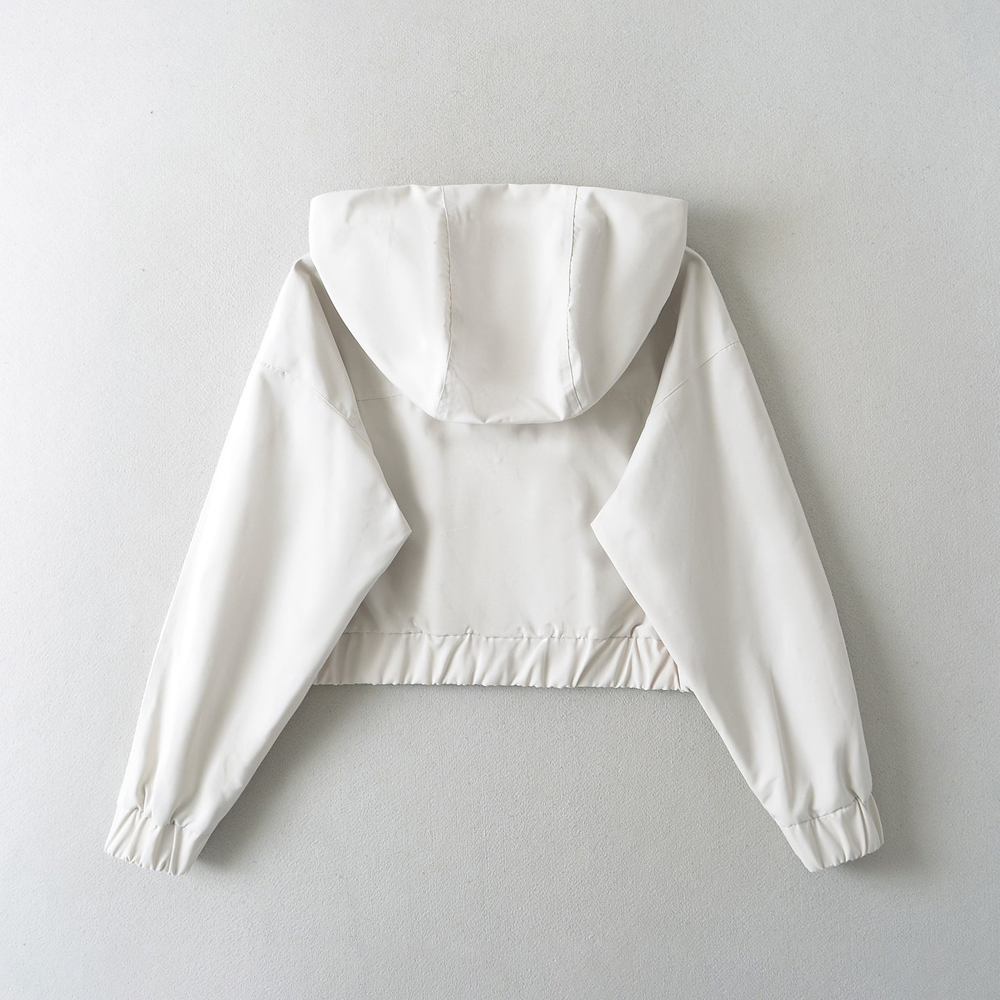 Dame cropped vindjakke med hætte og elastisk bund Stilla