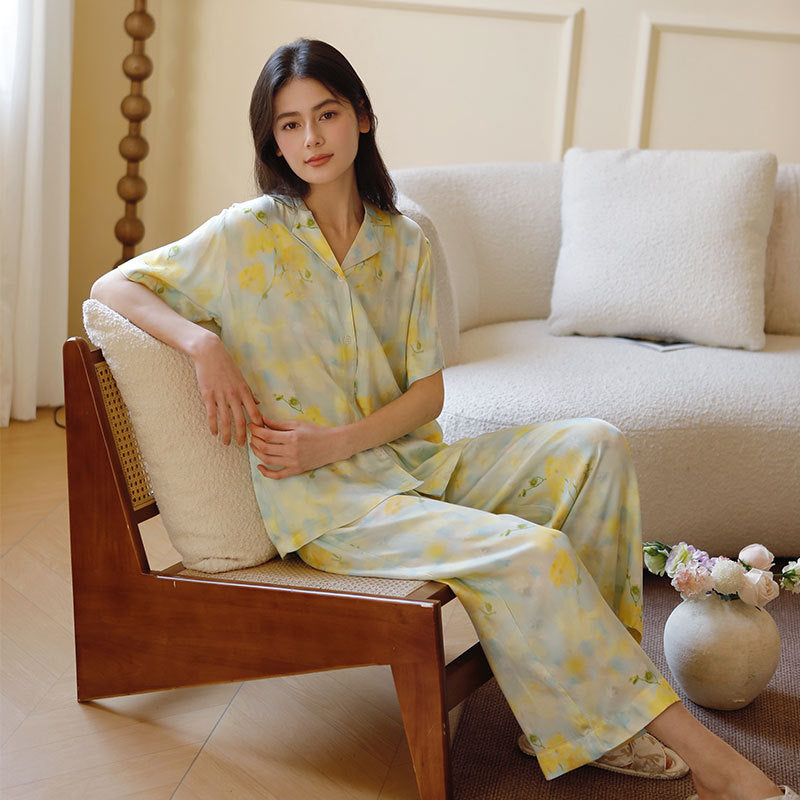 Dame Silk Pyjamasæt med blomstermotiv og komfortabel pasform Stilla