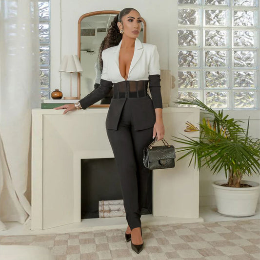 Dame elegant jumpsuit med gennemsigtige indsatser og figursyet silhouette Stilla