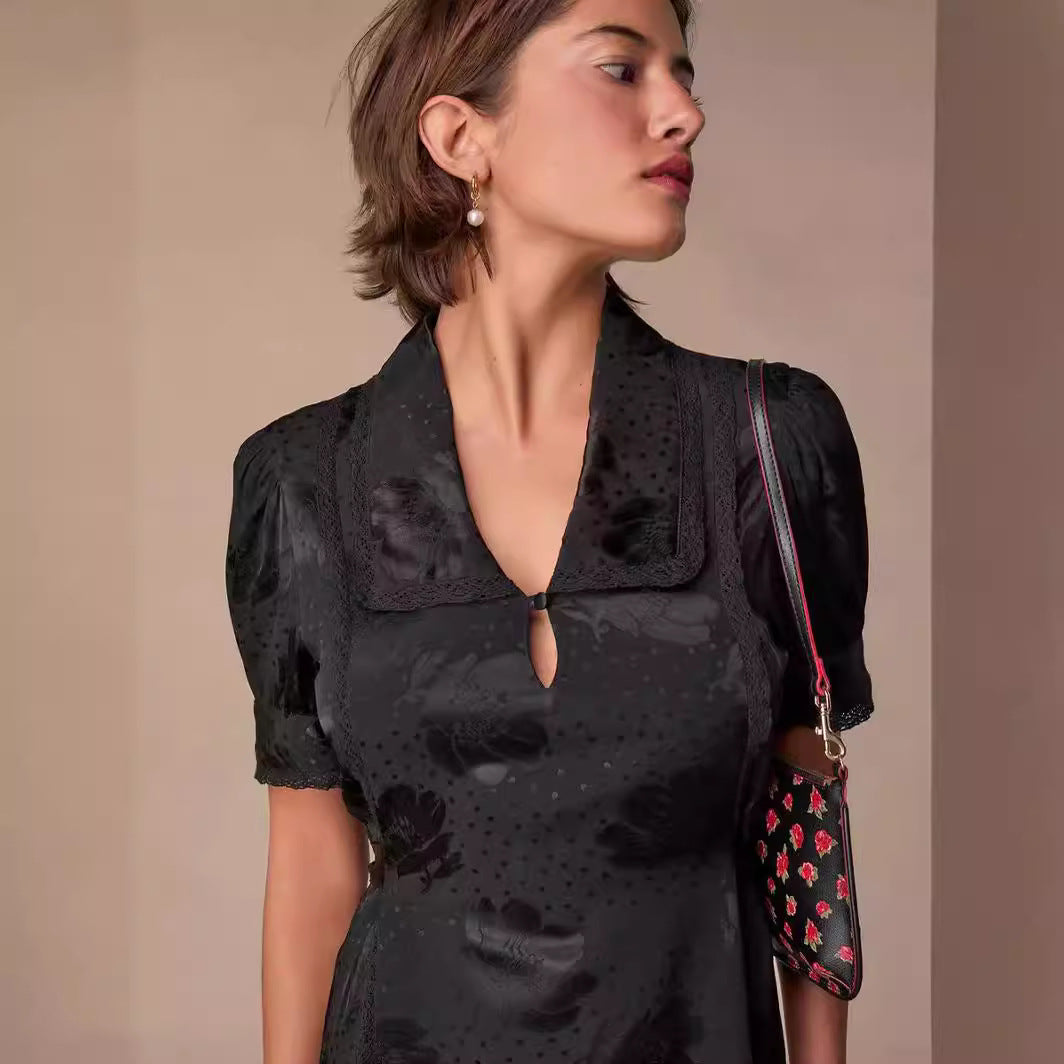 Dame Elegant Bluse med blomsterdesign og fine blondedetaljer Stilla