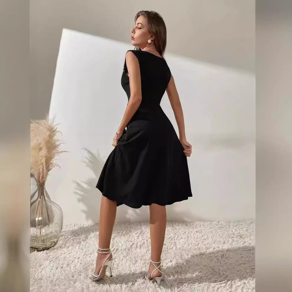 Dame A-linje kjole med skinnende accenter og figursygt design Stilla