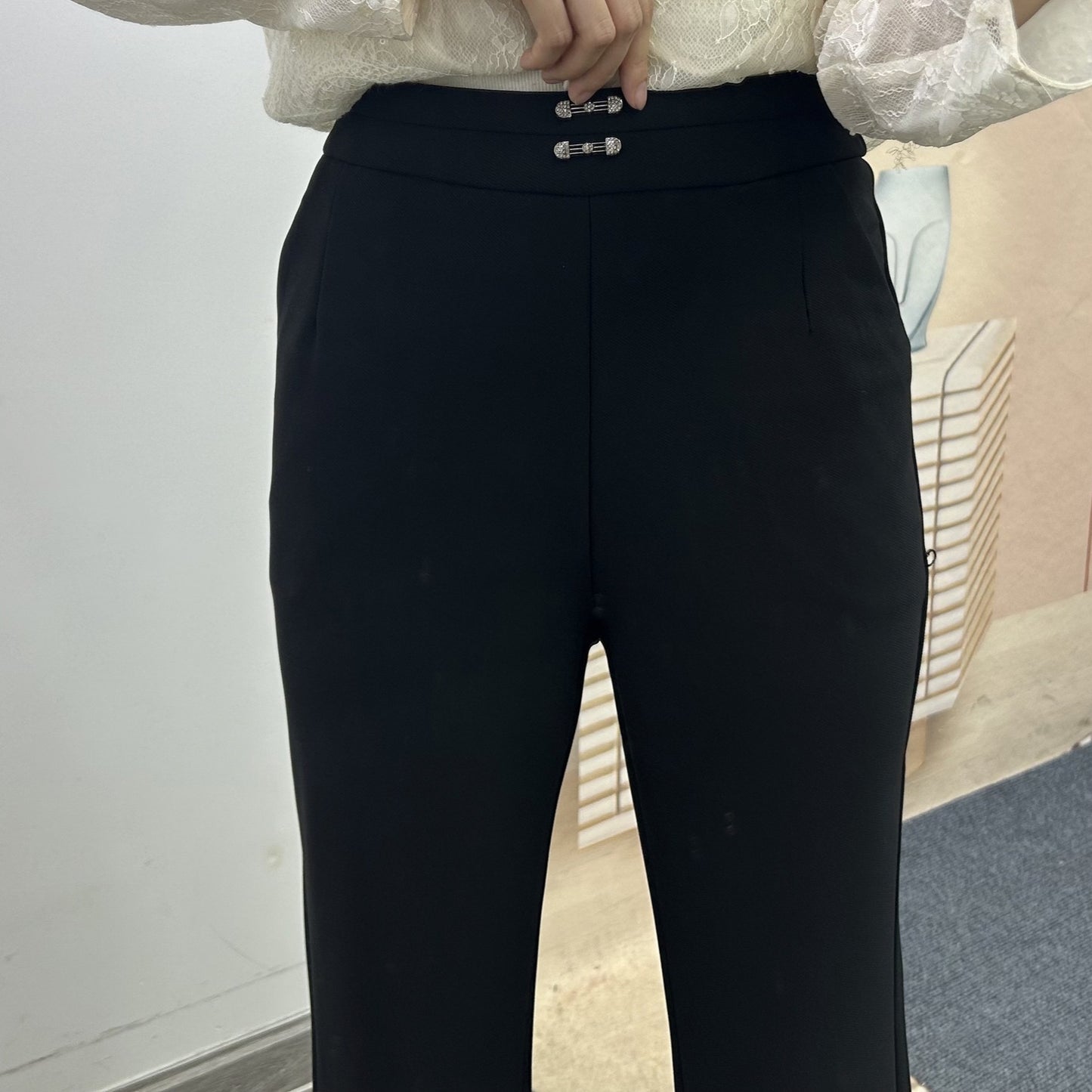 Dame Elegant høj talje bukser med bred pasform og fine detaljer Stilla