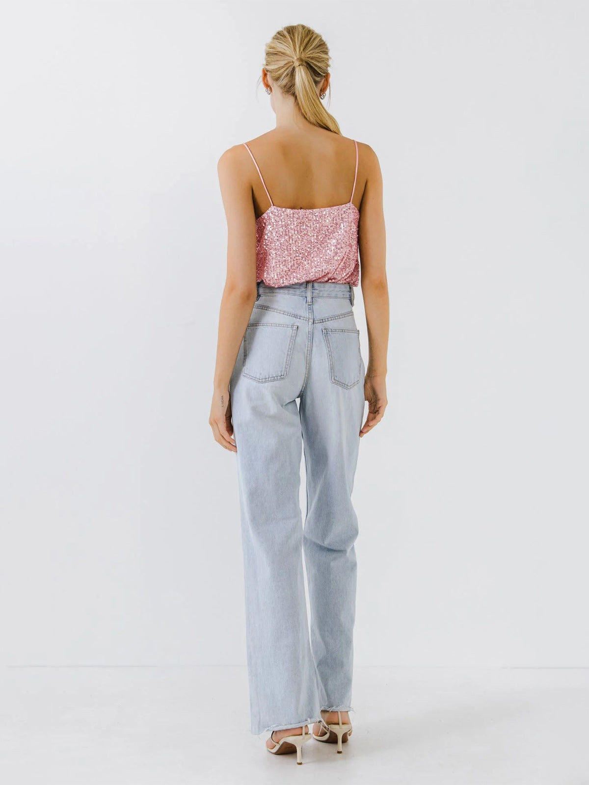 Dame elegant cami-top med skinnende effekt og justerbare stropper Stilla