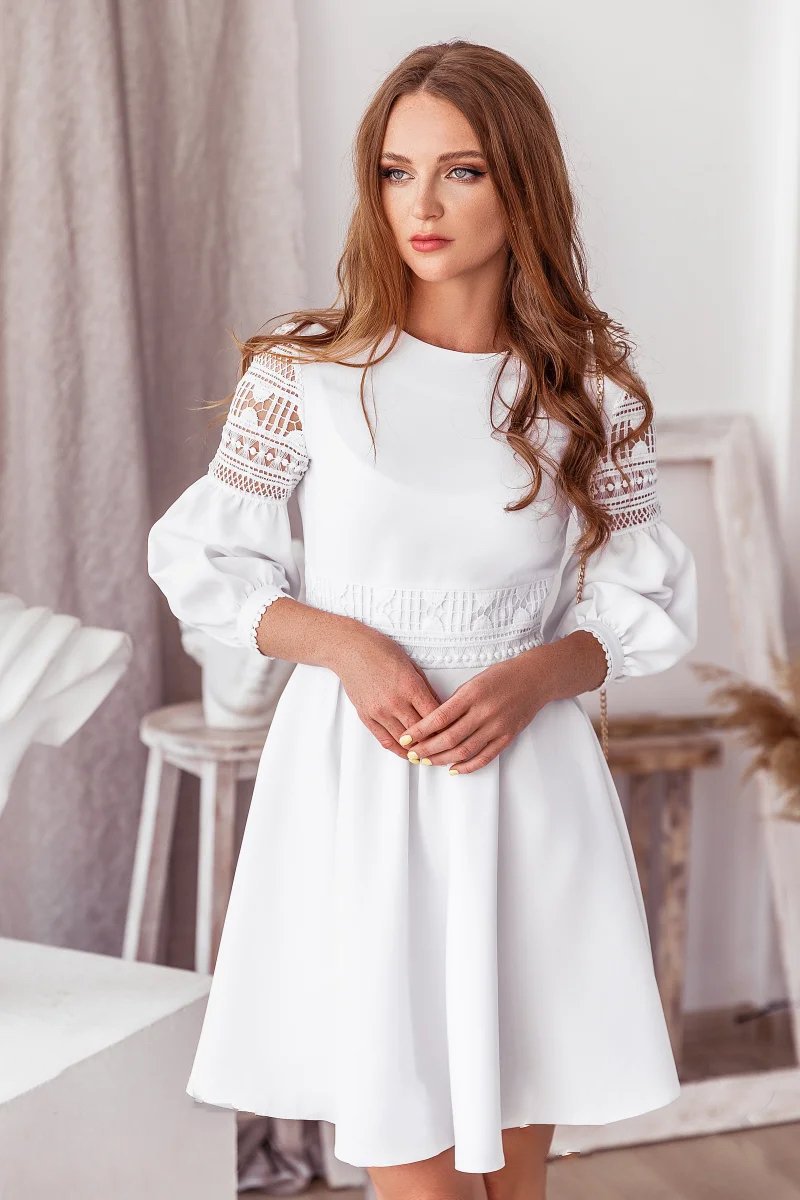 Dame elegant chiffon kjole med spidsærme og figursyet accent Stilla