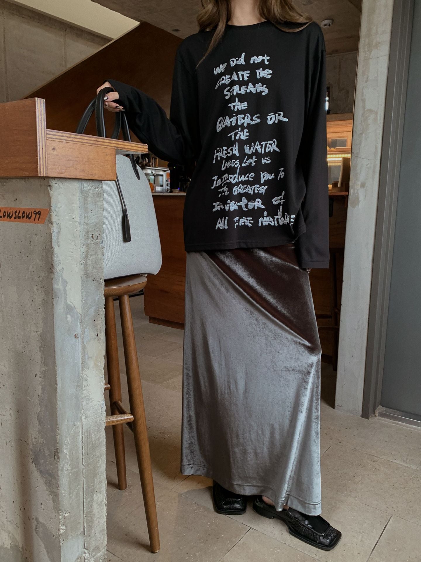 Dame afslappet longsleeve t-shirt med kreativt trykdesign Stilla