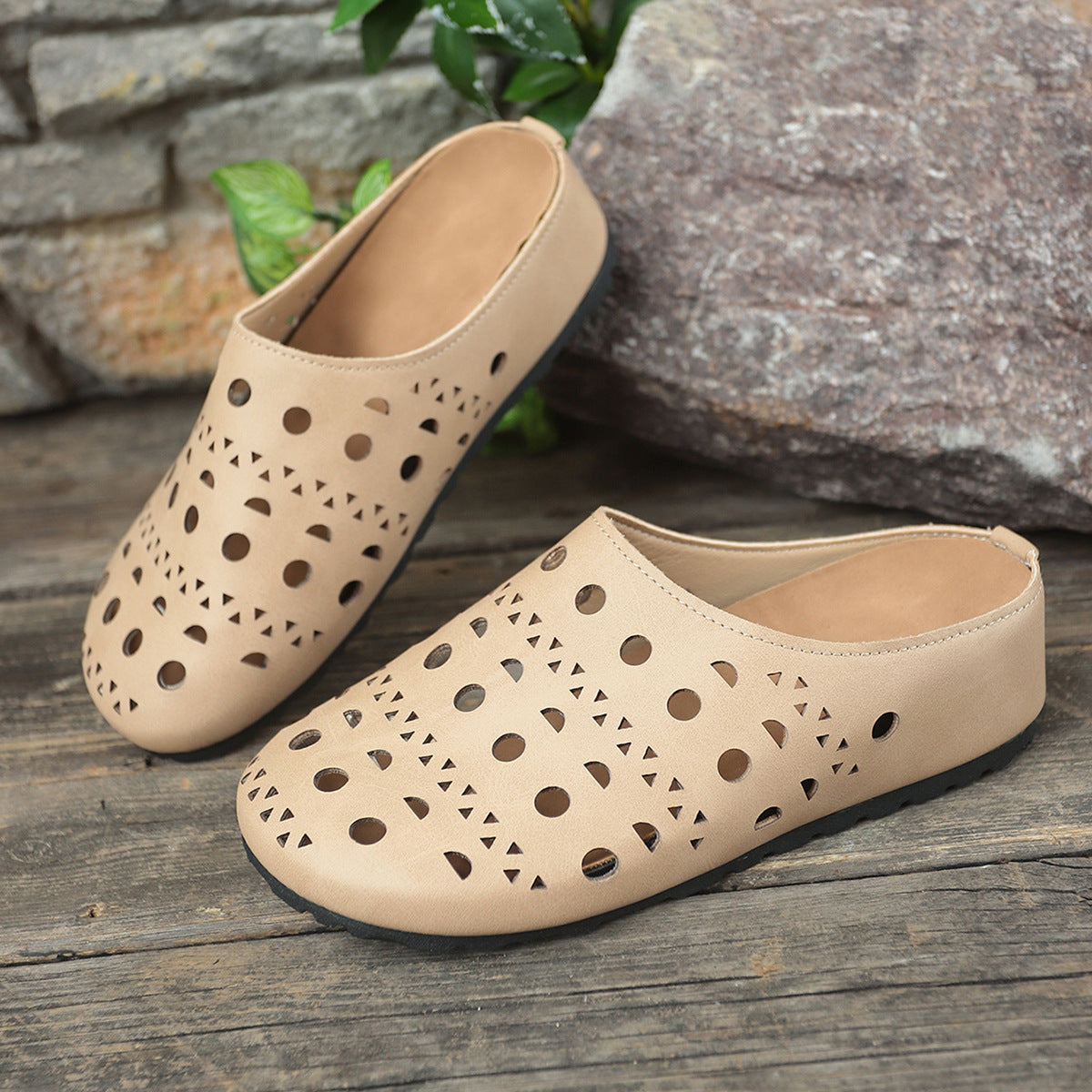 Dame Åben-Tøfler med perforeret design og komfortabel såleform Stilla