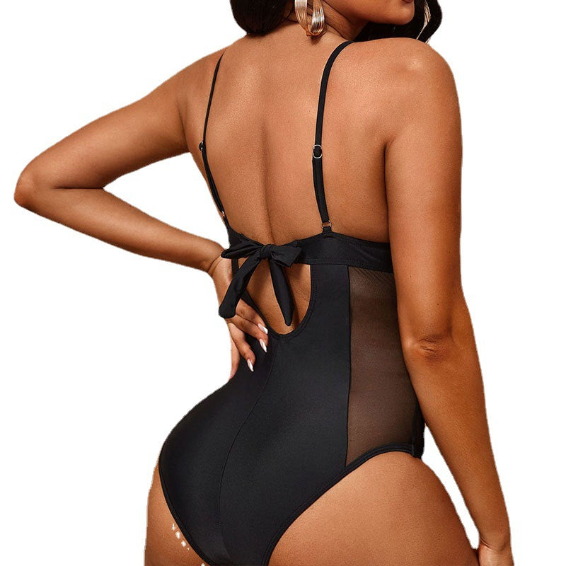 Dame one-piece badedragter med transparente indsatser og forførende V-udskæring Stilla