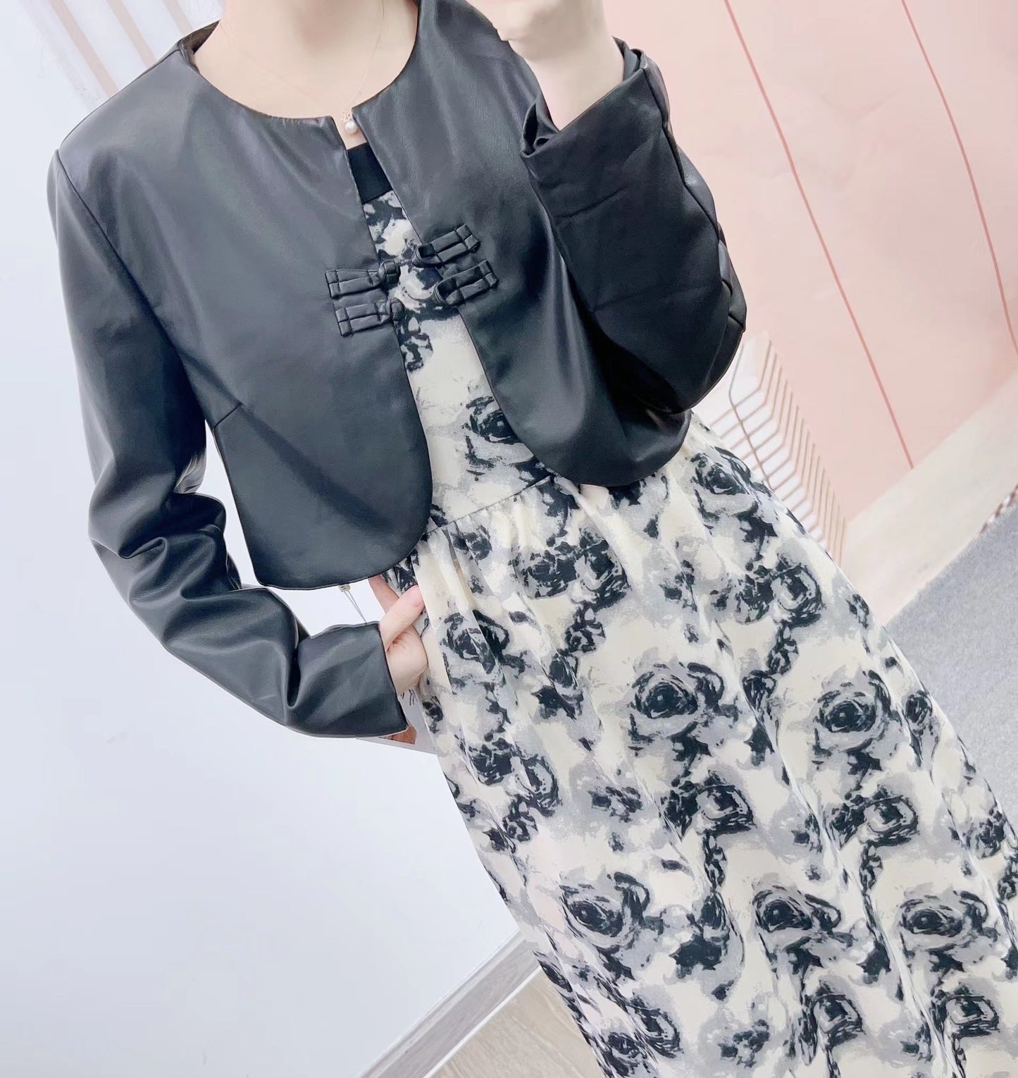 Dame Cropped Læderjakke med dekorativ lukning Stilla