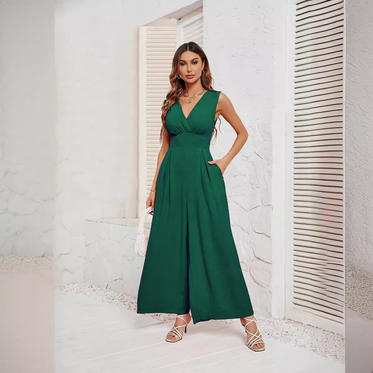 Dame elegant jumpsuit med V-udskæring og sidelommer Stilla
