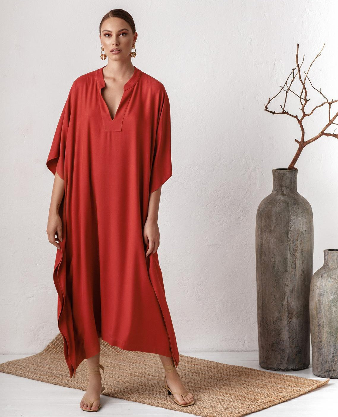 Dame elegant Kaftan med V-hals og bredt skårede ærmer Stilla