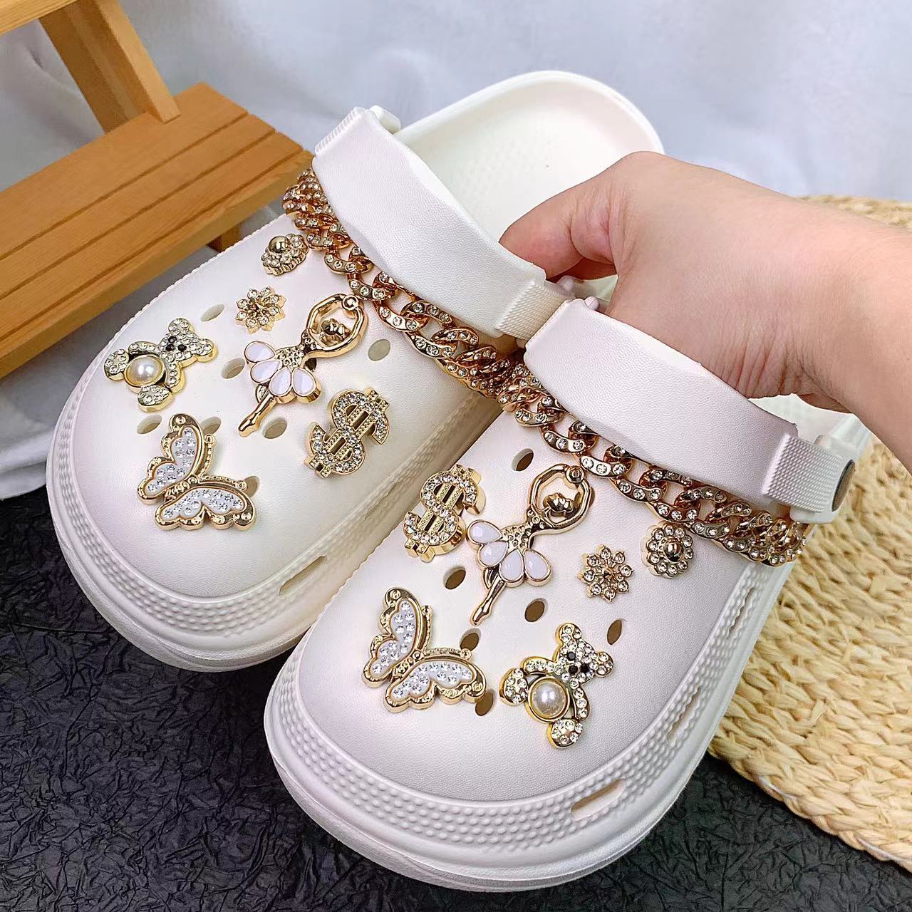 Dame Dekorerede Clogs med Glamourøse Smykke Detaljer Stilla