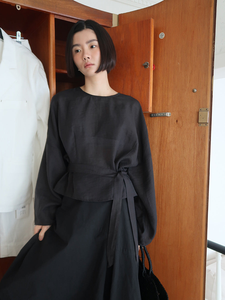 Dame afslappet indpakningsoverdel med elegant design og taljerbar bælte Stilla