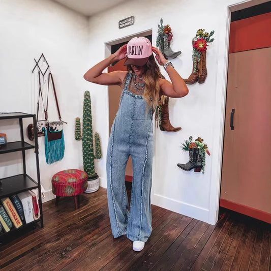 Dame afslappet denim jumpsuit med vidde ben og skulderstropper Stilla