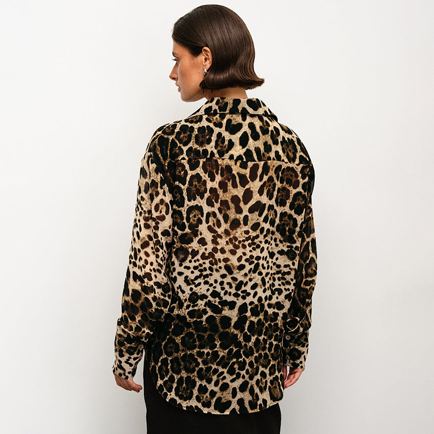 Dame dyreprint bluse med elegante knapper og moderne snit Stilla