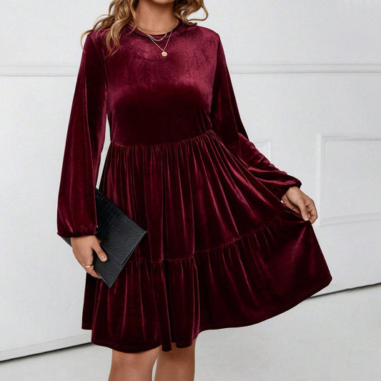 Dame elegant fløjl minikjole med svungne skørt og lange ærmer Stilla