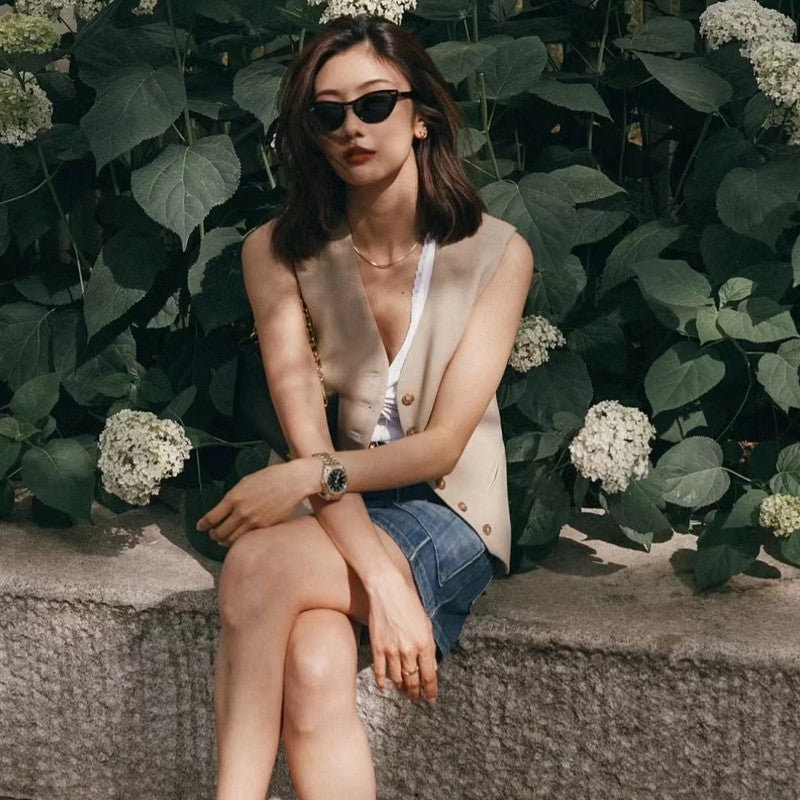 Dame elegant figursyet vest med knapdetaljer og smal pasform Stilla