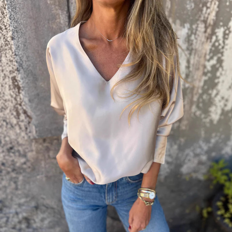 Dame afslappet bluse med dyb V-udskæring og bred pasform Stilla