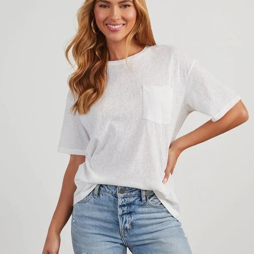 Dame afslappet kortærmet top med stilfuldt brystlomme-design og høj kvalitets viskose Stilla