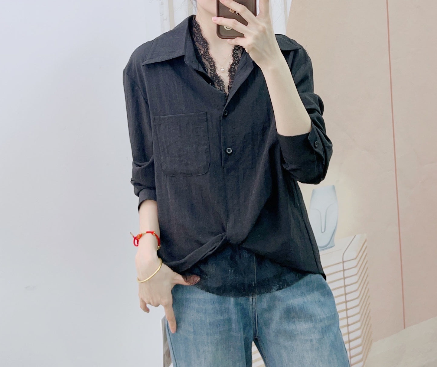 Dame elegant bluse med fine spidse detaljer og afslappet snit Stilla